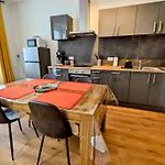 Apartament 50m2 Calme & Cosy, Fast Wifi, Free Parking *